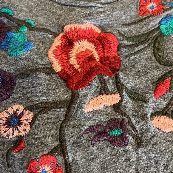 Emma Brooke, V-Neck top, grey, L, floral embroidery, cotton/modal - Picture 3 of 4